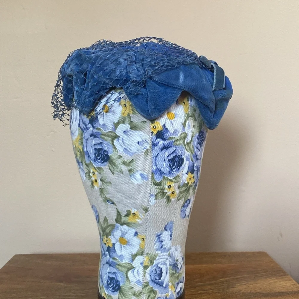 VTG 50’s Blue Velvet Birdcage Veil Bow Hat - Picture 2 of 13
